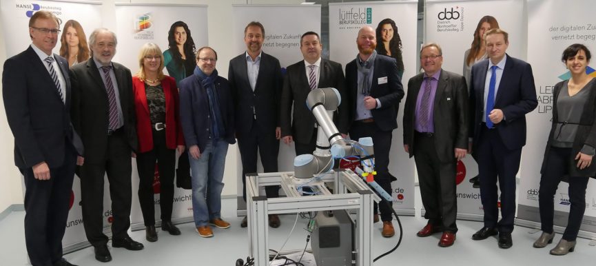 Lernfabrik 4.0: Gemeinsam die Ausbildung in Lippe fit für die Zukunft machen