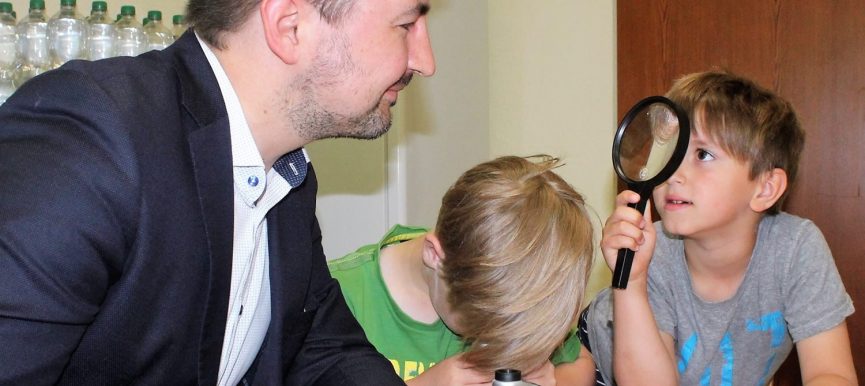 Tag der kleinen Forscher 2018: Christian Sauter, MdB, besucht „seinen“ Kindergarten Almena