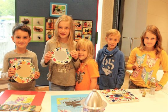 Kursprogramm für Kinder mit besonderen Begabungen: Knapp 80 Grundschüler präsentieren Arbeitsergebnisse