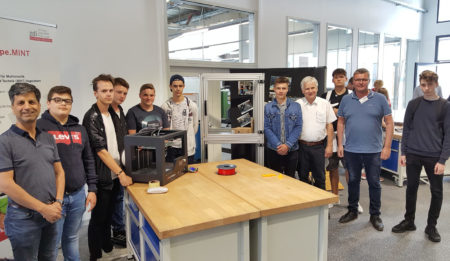 Schüler/innen optimieren den 3D-Druck und bauen einen Transportwagen