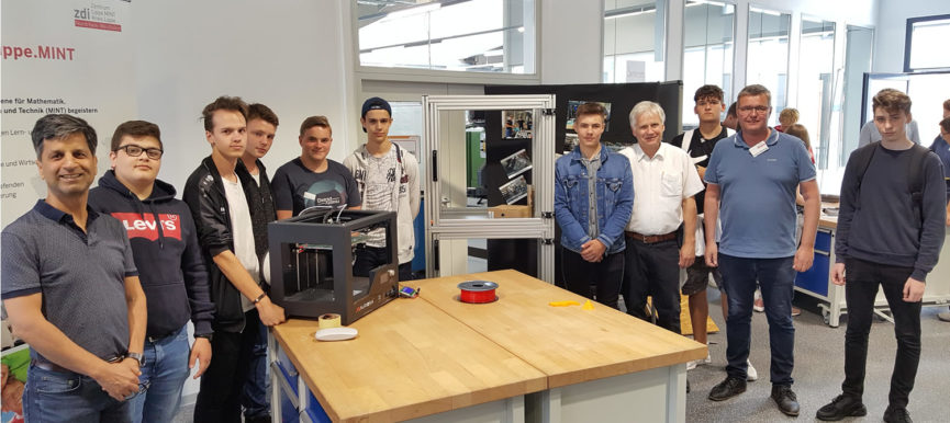 Schüler/innen optimieren den 3D-Druck und bauen einen Transportwagen