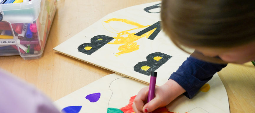 Kreativtag auf Burg Sternberg: Kinder gestalten ihre eigenen Schilder!